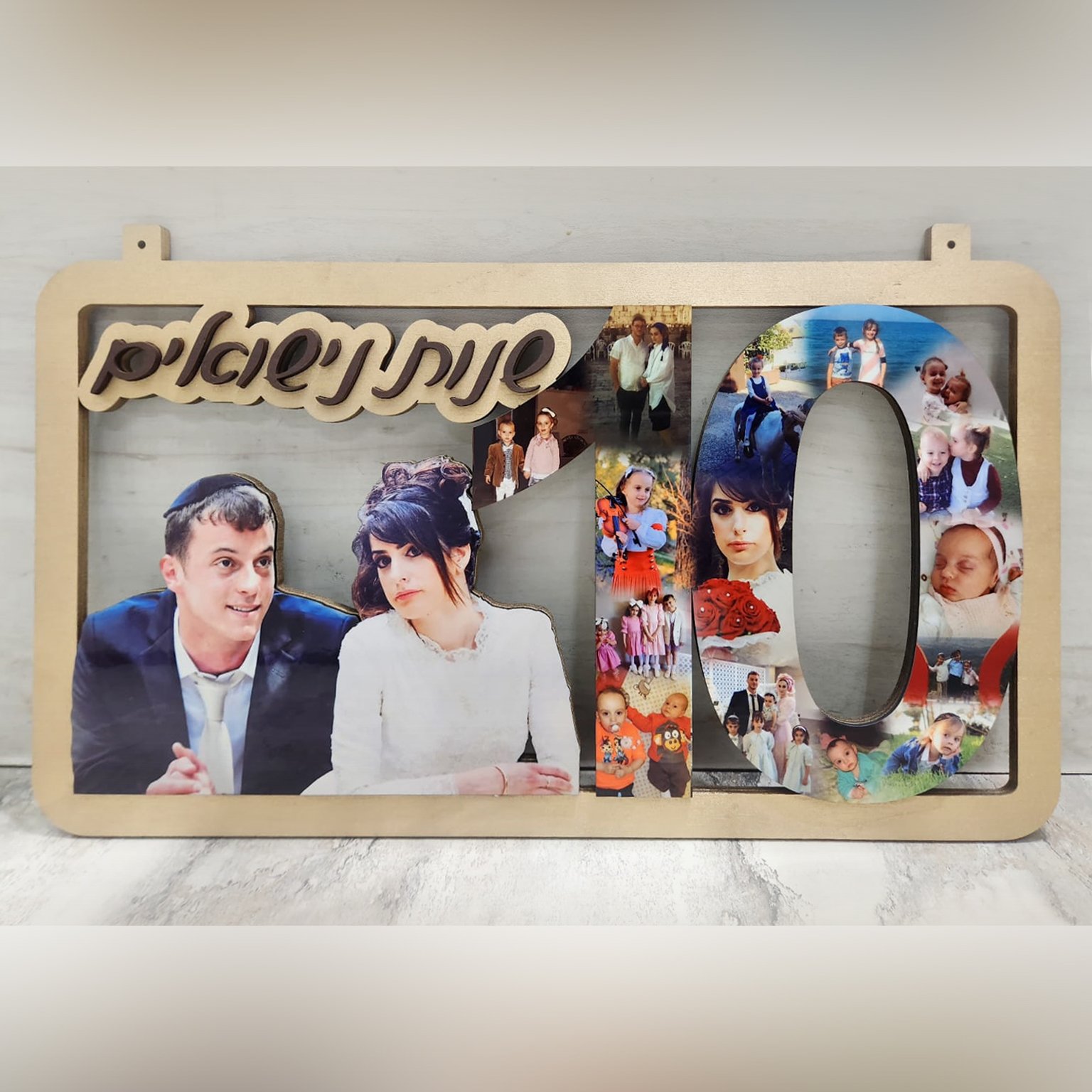 תמונה וספרות צורני עם תמונות לתלייה על הקיר